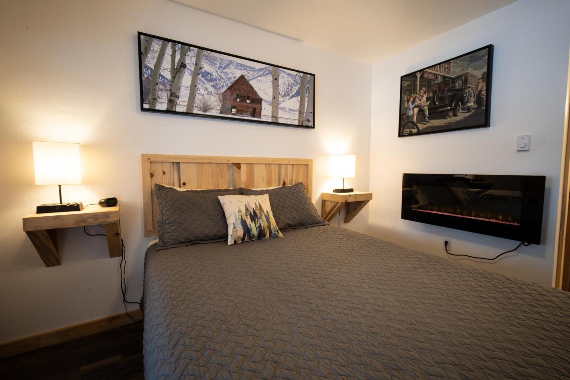 Alpine Hotel *